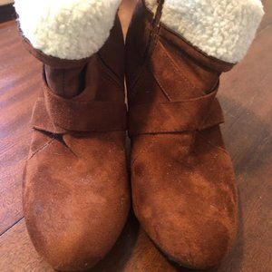 Manmade Imitation Suede Sienna Brown, White Fleece Lining High Heel Boots Size 9